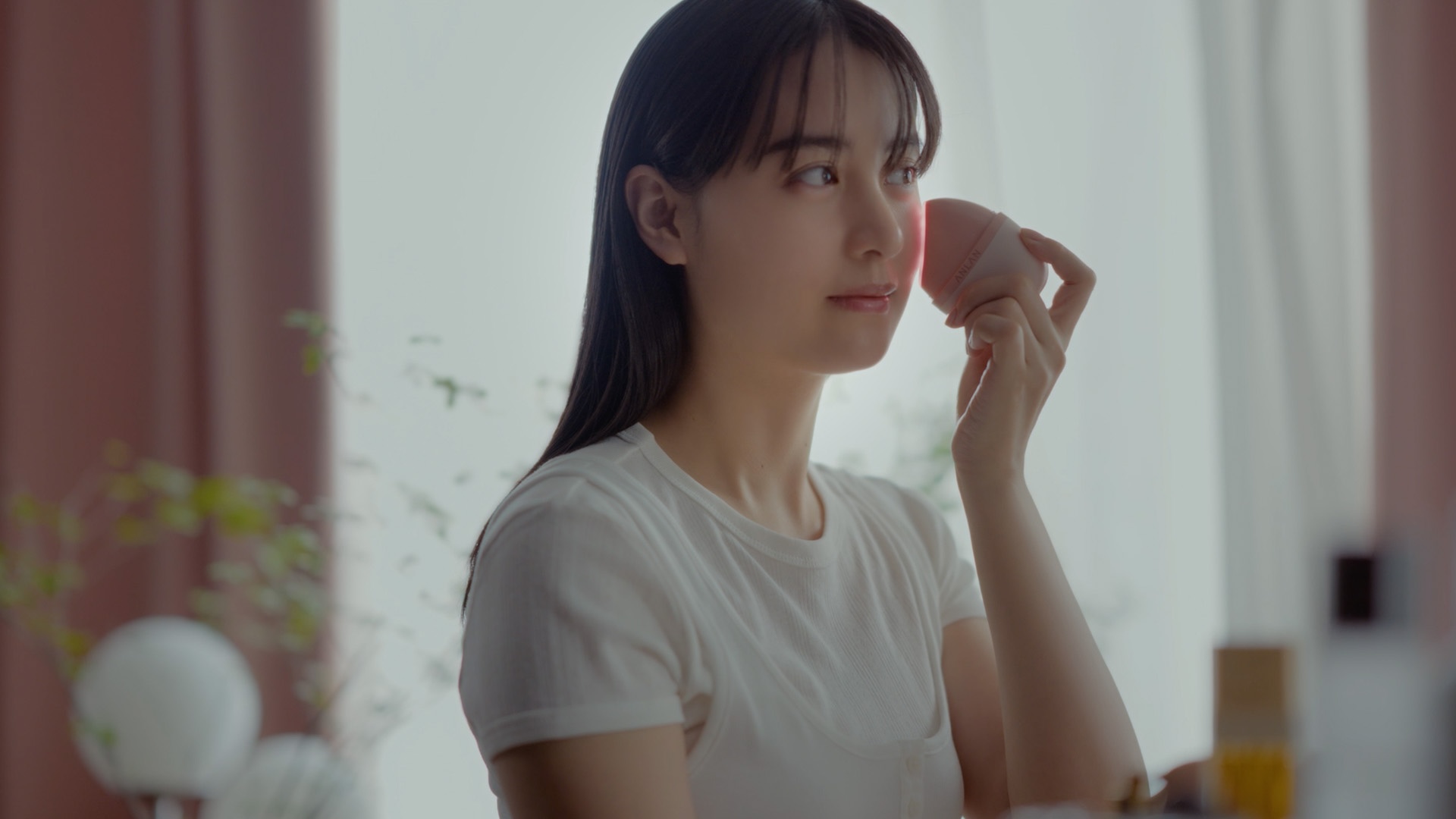 山本美月さんが出演する、美容機器ANLAN「Rose Lumi」のCMを制作